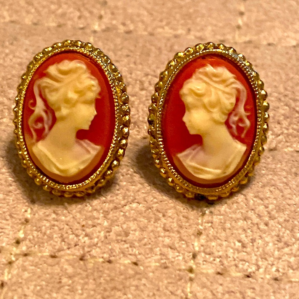 Vintage Cameo Earrings